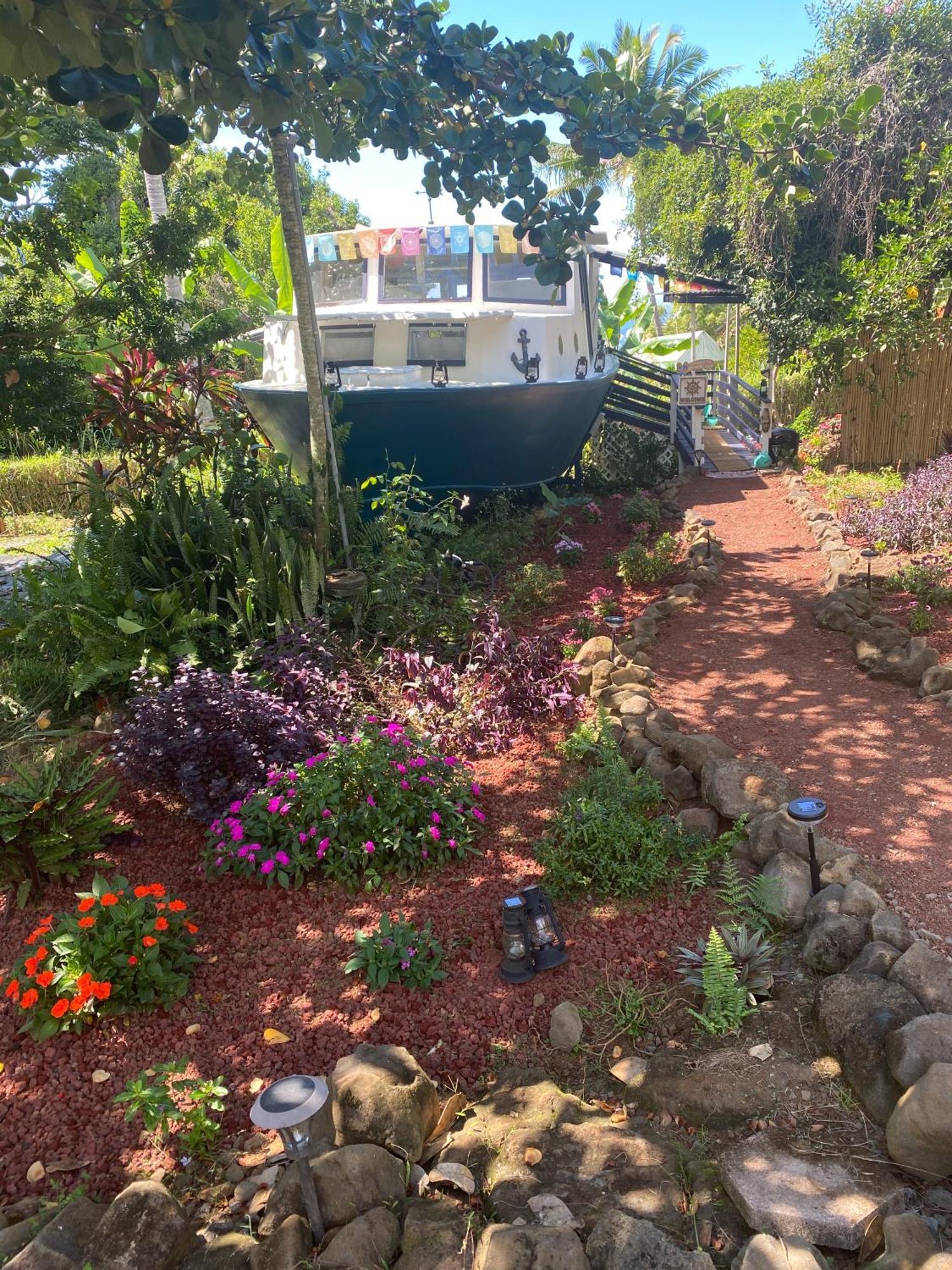 Cozy Jungle Boat Hideaway With Stunning Ocean View Villa Kealakekua Екстериор снимка